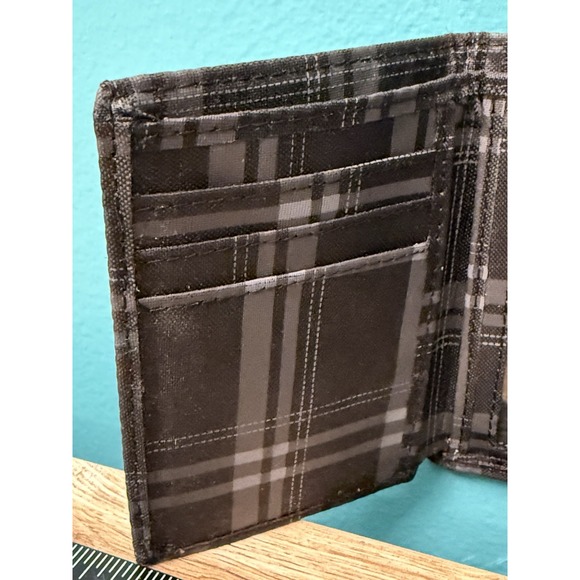 Swiss Gear The Weisshorn Nylon TriFold Wallet Plaid Heritage Print Prep Academic - Picture 6 of 9